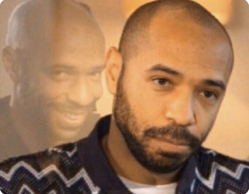 BatardOhl's tweet photo. Adil à la table en voyant ces copains se goumer entre eux
#lestraitres https://t.co/SuyxX6kHWC