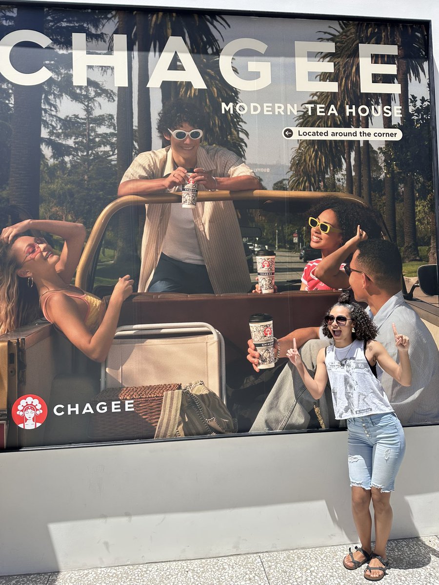 MrsS1506's tweet image. Spawn checking out herself and the tea 😂 @USACHAGEE