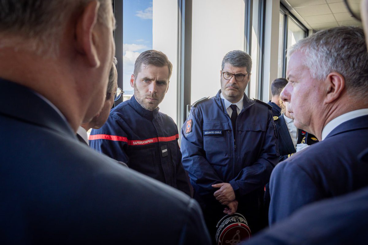 DG_SecCivile's tweet image. Ce qu’il s&apos;est passé ce matin aux abords du centre de secours d’Evian est inacceptable et révoltant. Aux côtés de @BrunoRetailleau et @fnb_officiel j&apos;ai tenu, ainsi que @BoslandJP, à apporter aux sapeurs-pompiers de Haute-Savoie mon soutien et à leur témoigner la solidarité de…