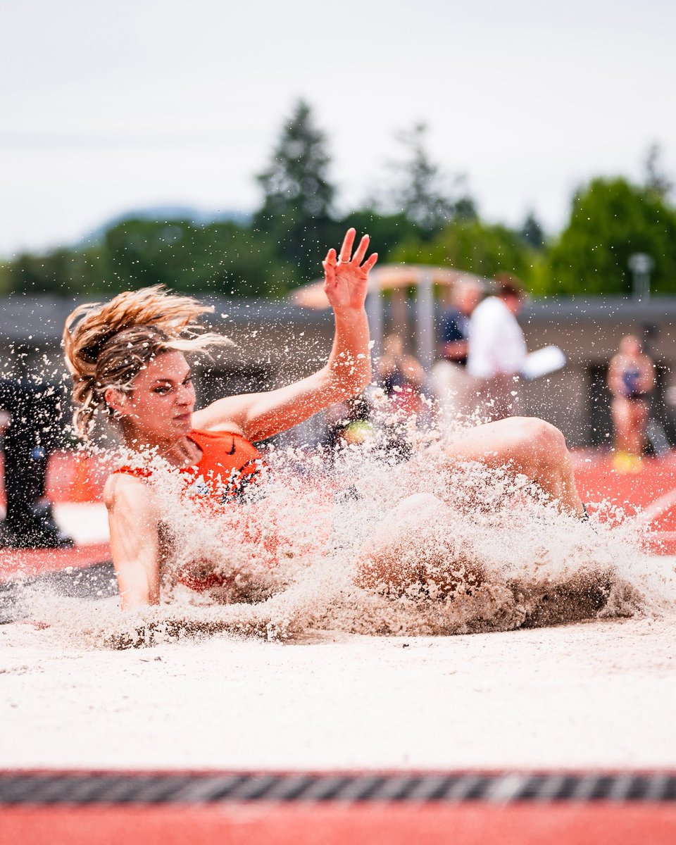 BeaverTFXC's tweet image. Took flight ✈️
Delaney Bahn set a new school record with a 6.19m/20-3.75 long jump! #GoBeavs