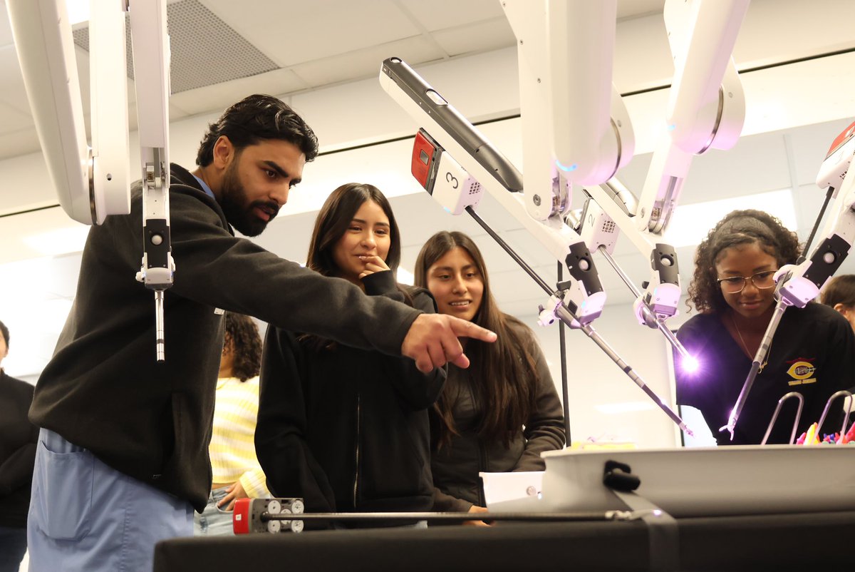 mzohabk's tweet image. Earlier this week, I visited Colton High School as part of my work with @CUSMedicine and the Health Career Collaborative. The Intuitive Foundation—an organization committed to expanding access to surgical innovation and inspiring future healthcare leaders—partnered with us to…