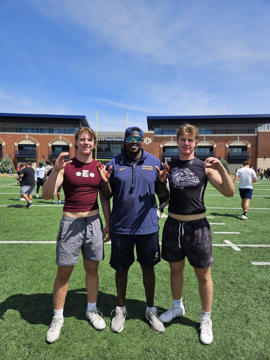 LeschTeagan's tweet image. Had a great camp @UCOFootball thank you @Coach_Swanson1 @NickWhite1_
@RecruitEMHS_FB @Edavison85 @Coachjmerideth