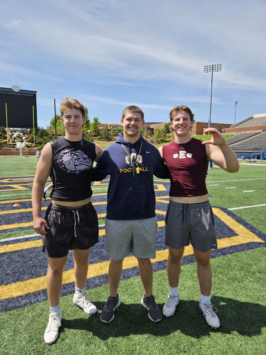 LeschTeagan's tweet image. Had a great camp @UCOFootball thank you @Coach_Swanson1 @NickWhite1_
@RecruitEMHS_FB @Edavison85 @Coachjmerideth