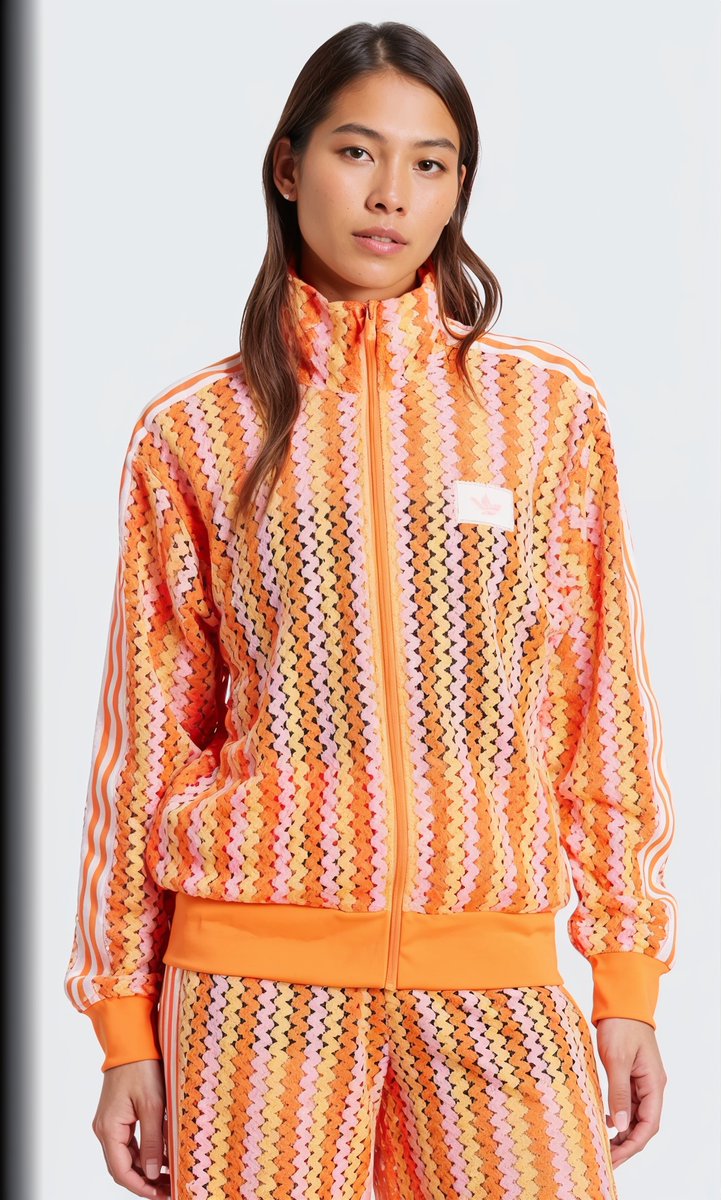 LadybugBuyDeals's tweet image. 🔥 adidas Originals Summer Glow Firebird Track Top – $90 I @adidas 
☀️ Bold colors + trending now
🛍️ bit.ly/42WgkZy
#stylefinds #adidasOriginals #ad