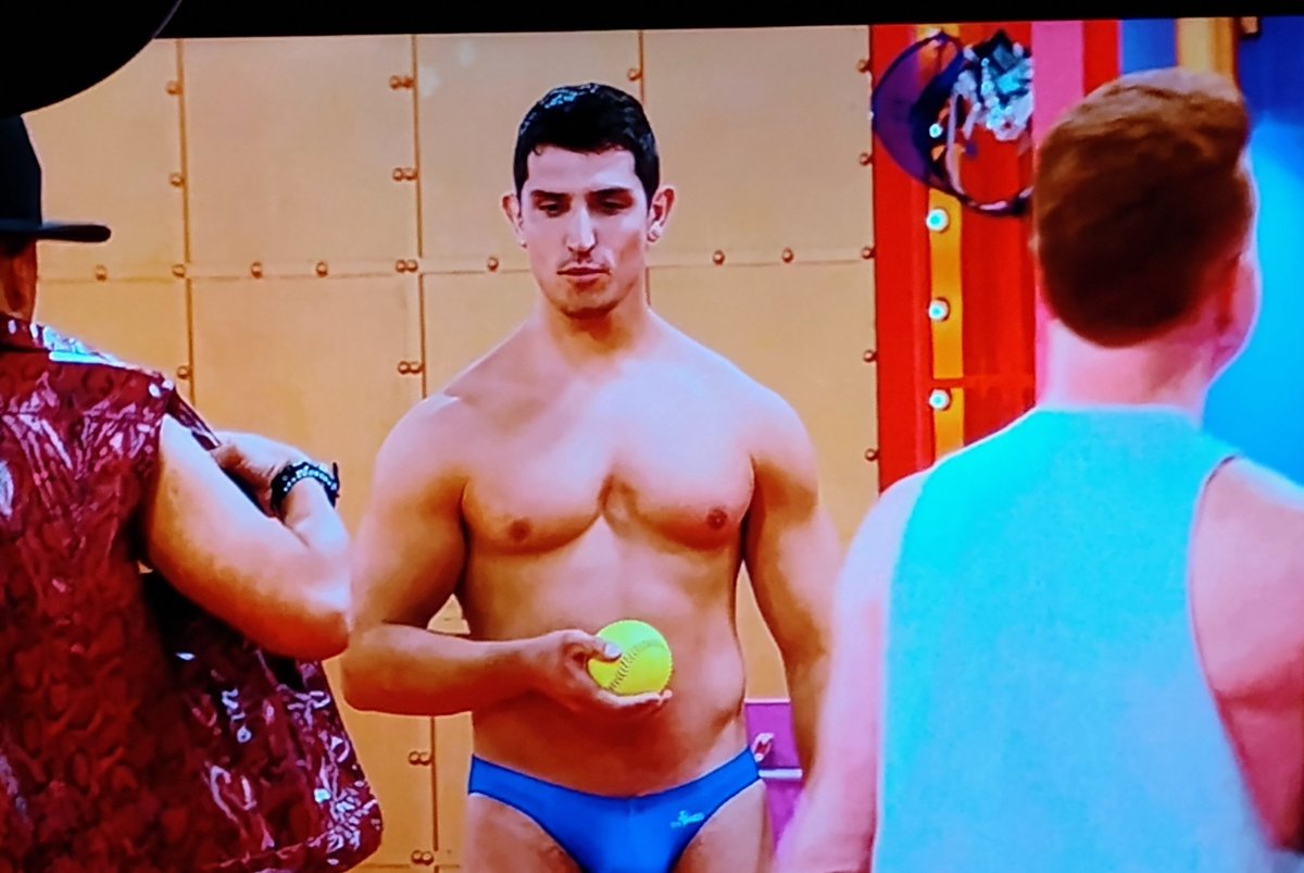 This new pit crew member? Whew! 😌#dragrace #AllStars10