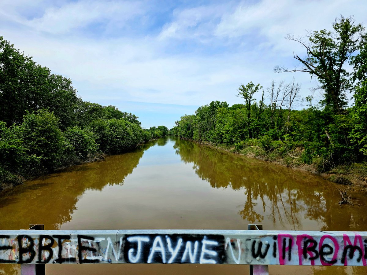 I've been battling a sinus infection for a couple of days. I decided to see if sweating it out would fix it and I kind of feel better. It also probably doesn't help that I've been awake since 12:30 pm yesterday. 
#3rdshiftlife
#gravelcycling 
#bareperformancenutrition