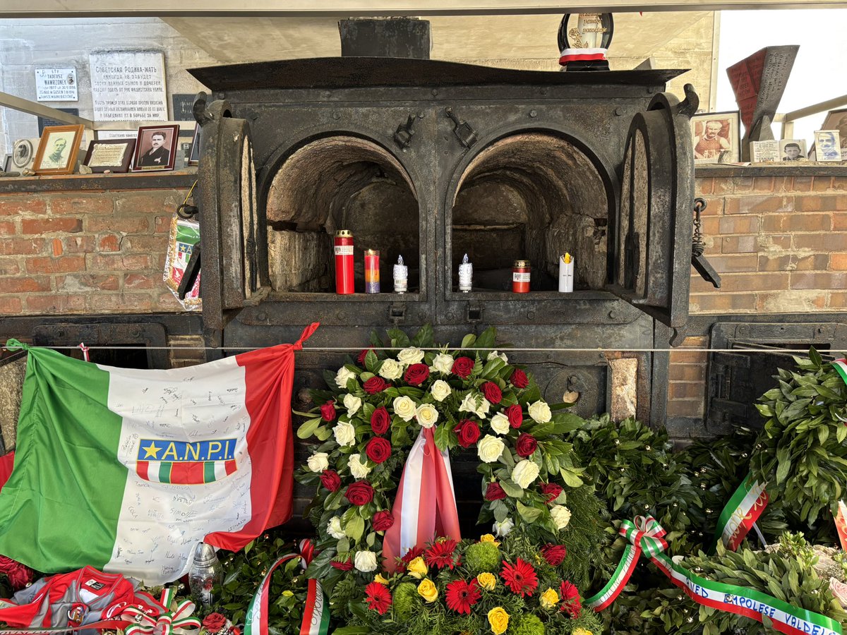 A #Gusen hi van perdre la vida 10 dels 35 manresans deportats. Amb els alumnes dels instituts de #Manresa hem llegit textos de les memòries de Jacint Carrió i del poemari ‘Llunyanies’ de Joaquim Amat-Piniella. També hem recordat tots els manresans que van viure aquell horror.