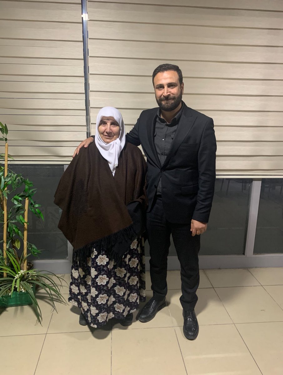 Anne, samimiyetin, karşılıksız sevmenin, fedakârlığın, hiçbir tanımın ifade edemeyeceği duygusal bağın, sınırsız şefkatin, bitimsiz sevginin, benliğini varlığımızla bütünlemenin sembolüdür. 
 #AnnelerGünü
#AnnelerGünüKutluOlsun 
#heryapinintemeliannedir