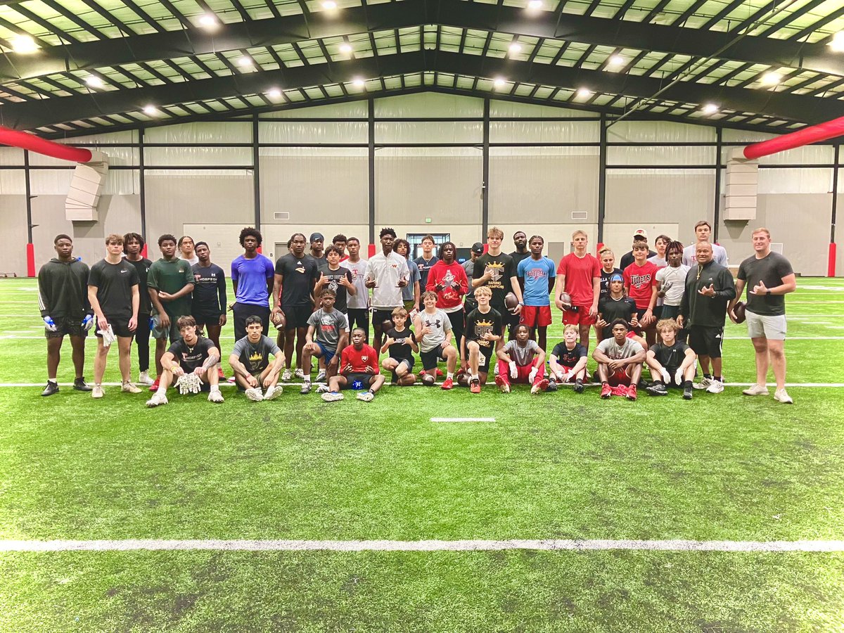 Hall-Tech Sports (@halltechsports1) on Twitter photo 👀”RC: Mother’s Day Weekend Work”
<a href="/raisingchamps_/">Raising Champions</a> 💫
A very large group of QBs & WRs for Mother’s Day Weekend Work…..several of the athletes have made tremendous strides to become overall better all-around….
Big s/o to former <a href="/HHSPatsFootball/">Hillcrest Football</a> & <a href="/ULM_FB/">ULM Football</a> QB <a href="/BrysonKimbrough/">Bryson Kimbrough 2025</a> for 👀”RC: Mother’s Day Weekend Work”
<a href="/raisingchamps_/">Raising Champions</a> 💫
A very large group of QBs & WRs for Mother’s Day Weekend Work…..several of the athletes have made tremendous strides to become overall better all-around….
Big s/o to former <a href="/HHSPatsFootball/">Hillcrest Football</a> & <a href="/ULM_FB/">ULM Football</a> QB <a href="/BrysonKimbrough/">Bryson Kimbrough 2025</a> for