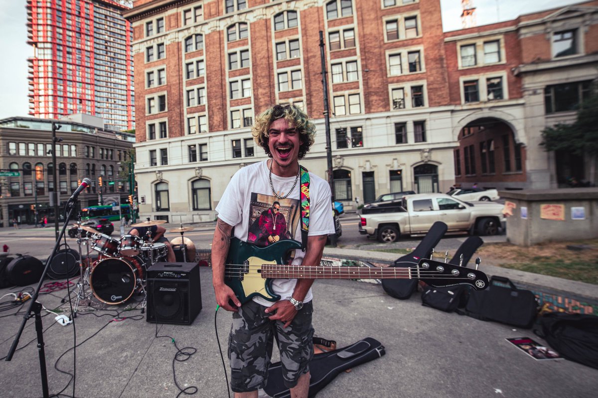 castlearc's tweet image. wait... maybe this healthy love thing exists... 🐻