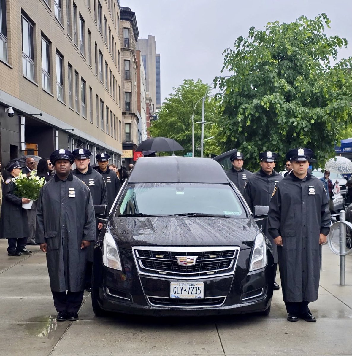 Sergeant Dorsey Spencer retired in 2005 from <a href="/NYPDTransit/">NYPD Chief of Transit</a>. 

Sergeant Spencer’s family was presented with our department flag in his honor. 

May he rest in eternal peace.
#NeverForget 
<a href="/NYPDnews/">NYPD NEWS</a>
