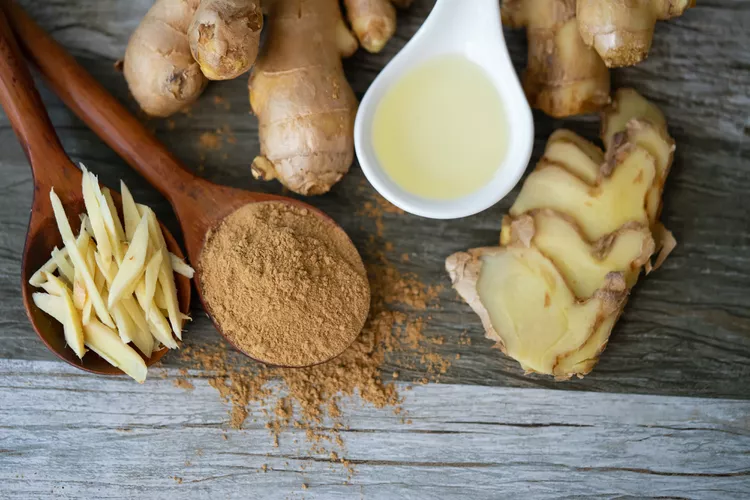 WellnessWayLife's tweet photo. Ginger isn't just for digestion! 🌿 Studies show it can help lower blood pressure, improve cholesterol, reduce inflammation, and even protect against heart disease. Add this powerful root to your diet for a heart-healthy boost. 💪 #HeartHealth #GingerPower #Wellness https://t.co/PPJ1JCBYiL