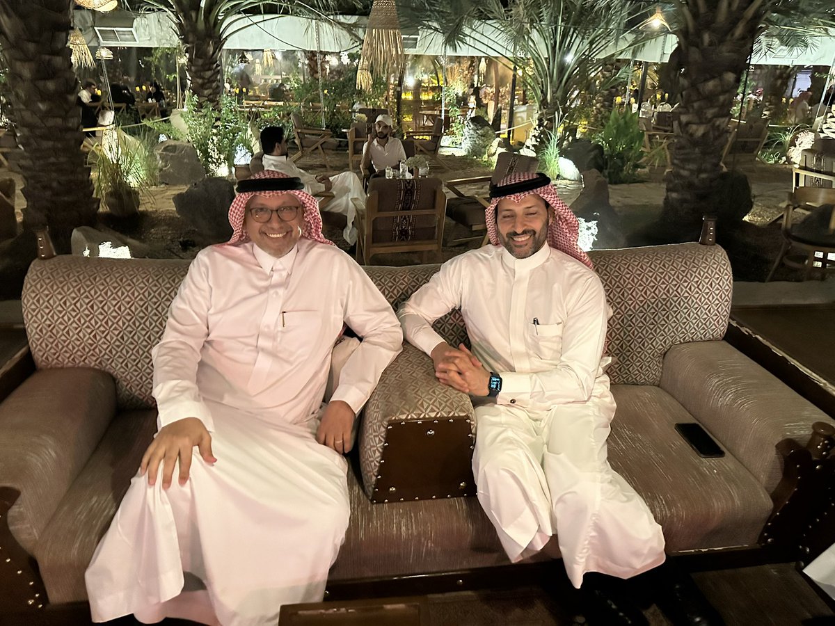 عبدالرحمن المدني (العروسي) (@alarosi_almdany) on Twitter photo شرفت الليلة بلقاء الشاعر الحبيب #حبيب_المعاتيق
أمتعنا أولًا بقصائده الرائعة ، ثمّ اكرمنا بجلسة وفنجال شاهي مديني
تحية محبة وتقدير من مدينة رسول الله إلى دار يسكنها شاعرنا الحبيب <a href="/Habeeb_5/">Habeeb Ali | حبيب المعاتيق</a> شرفت الليلة بلقاء الشاعر الحبيب #حبيب_المعاتيق
أمتعنا أولًا بقصائده الرائعة ، ثمّ اكرمنا بجلسة وفنجال شاهي مديني
تحية محبة وتقدير من مدينة رسول الله إلى دار يسكنها شاعرنا الحبيب <a href="/Habeeb_5/">Habeeb Ali | حبيب المعاتيق</a>