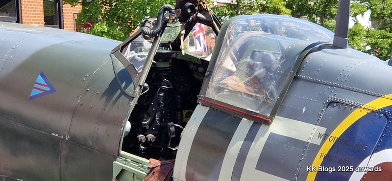 My latest photoblog post, courtesy of the Town Council and exhibitors 80 years since VE Day which ended the war in Europe but not Japan!
henleyonthamesblog.wordpress.com/2025/05/10/ve-…
Please click the link for photos (possible too many this time!)