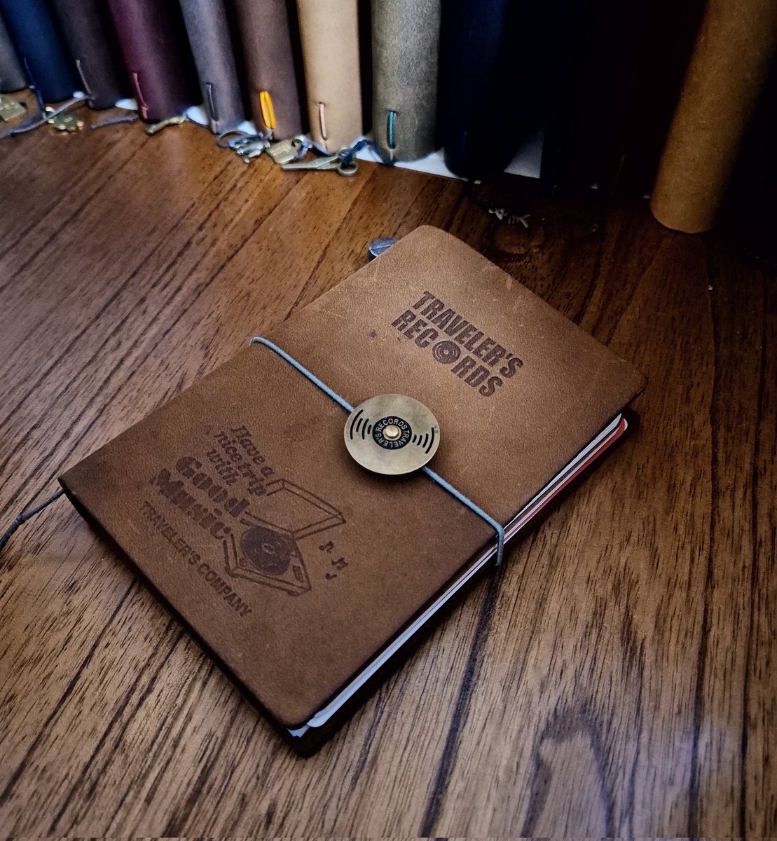 이번에 산 레코드🤭
줄 두번 추가해서 같이온 클리어파일도 끼워서 셋팅했다.
용도는 아직 미정
#여행하는노트