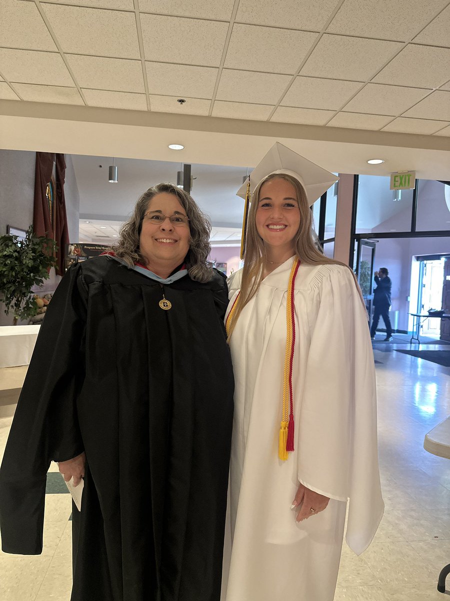 Congratulations Lea! LBVB tradition! 💜🏐💛🏐