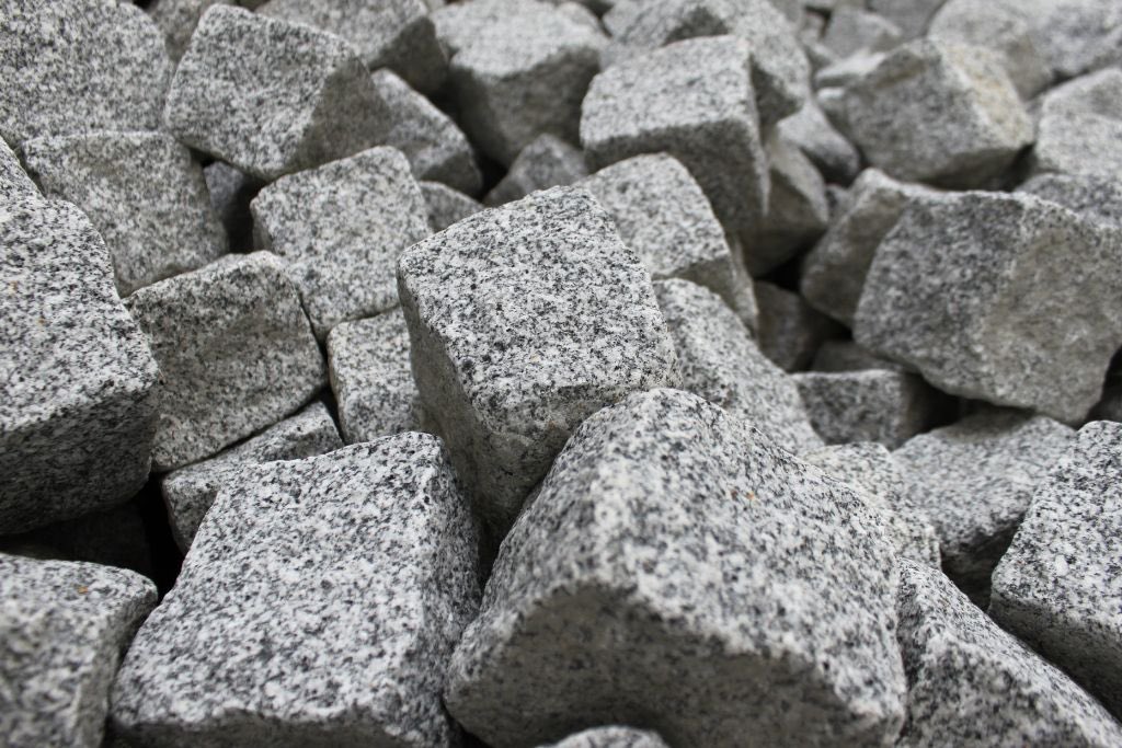 kulu_ya_cool's tweet image. ROCK REVIEW #1: GRANITE

LOOKS PRETTY COOL, NICE PATTERNS, VERY STURDY. NO COOL ELEMENTAL STUFF OR STANDOUT EFFECTS THOUGH, BASIC ROCK. 

SOLID 7/10