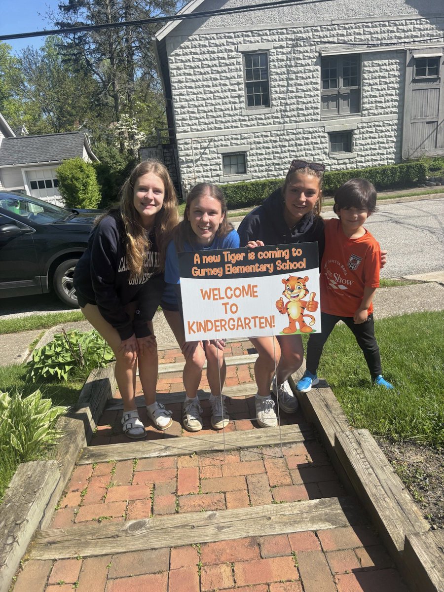 The Class of 2025 welcoming the Class of 2038 to Chagrin! 🎓🧡🐯
#tradition #cfTogether