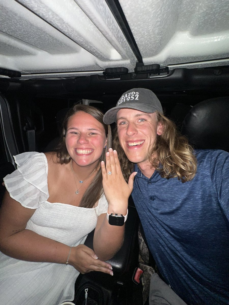 MarkSzilagyi_'s tweet photo. She said yes💍 https://t.co/qanjtcI2Sy