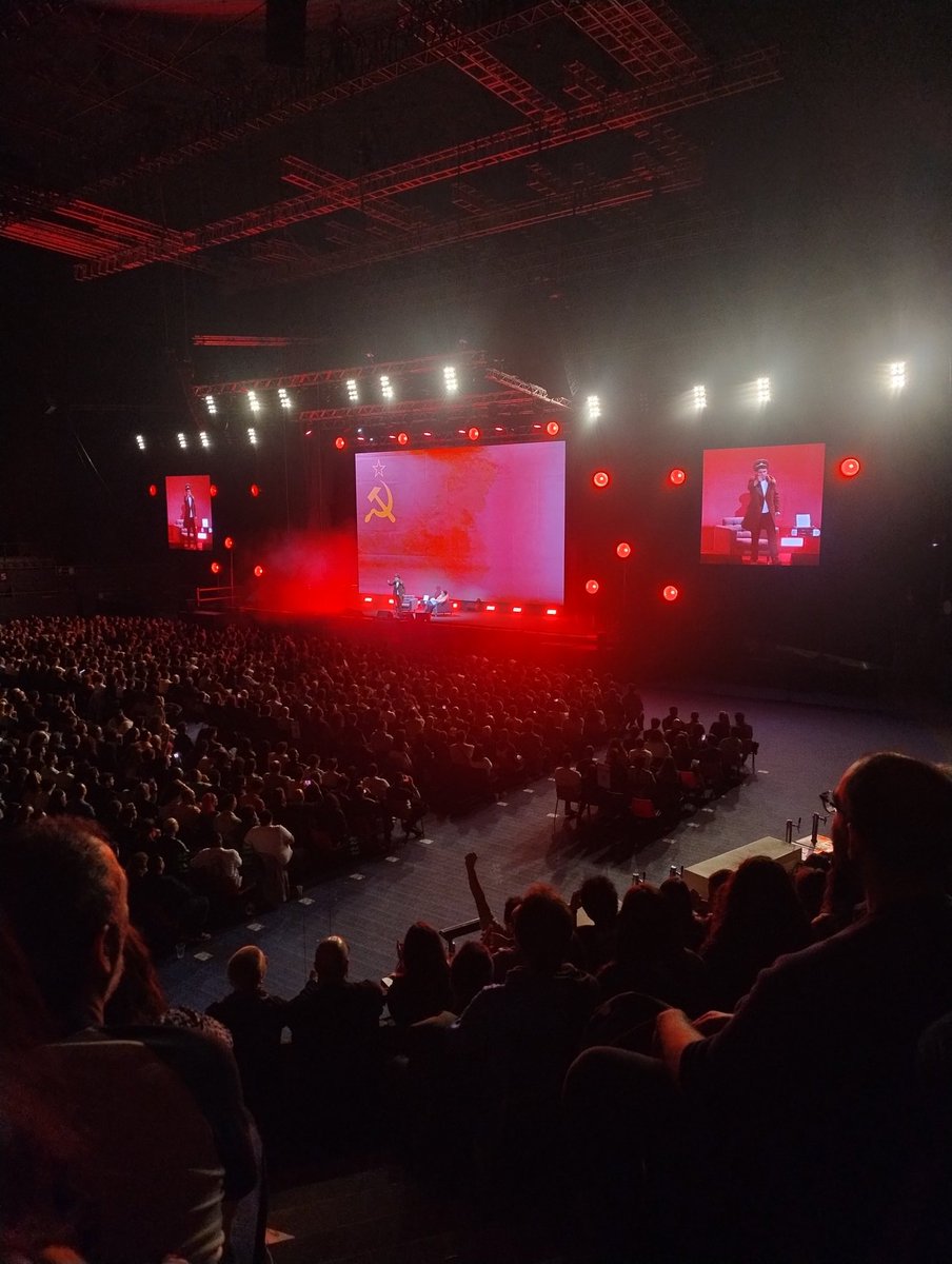 rubenperiflu's tweet photo. Se ha hecho la comedia, se ha celebrado la progresía, todo ok 🫳🤟✌️🫵
@FacuDiazT @maltorres #QTEM #NTMEP #10AñosElTour https://t.co/tkZCWrdGdF