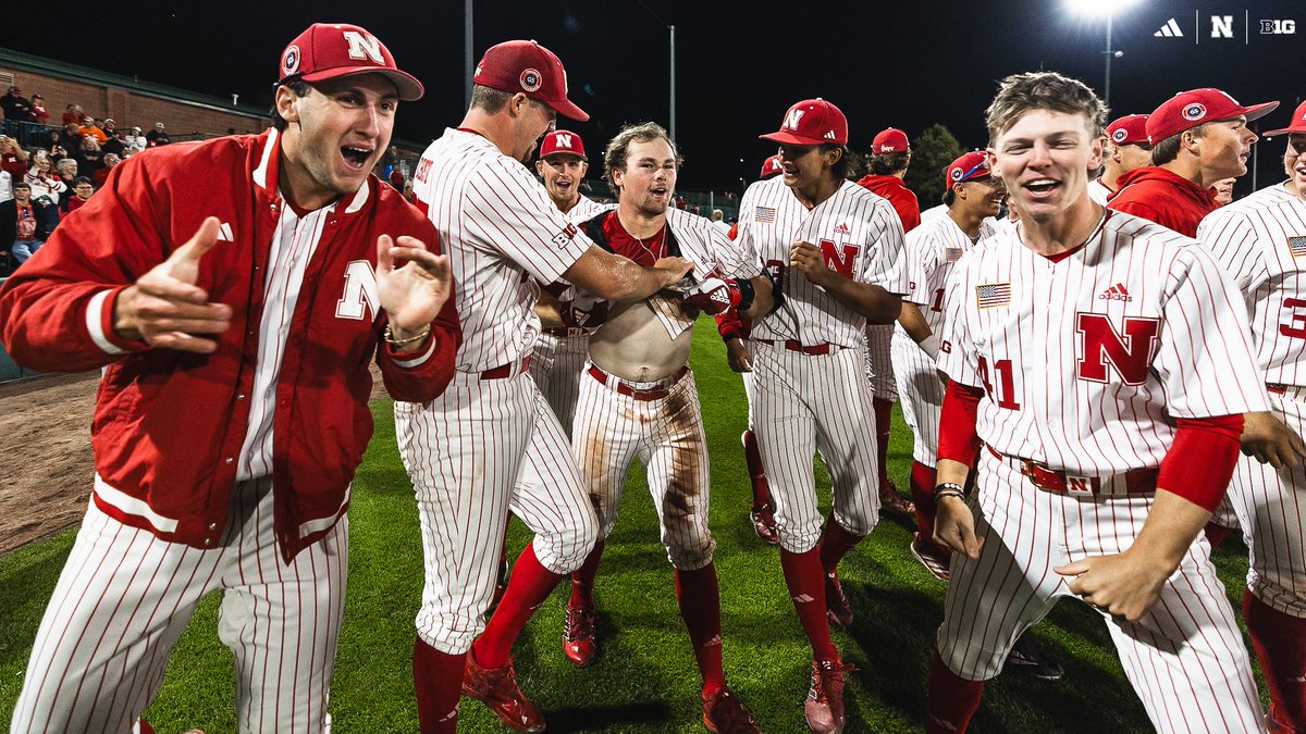 3 walk-offs,
12 days. 🤯