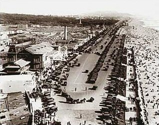 pitdesi's tweet photo. Ocean Beach was way more popular 100 years ago... it was always full of people... it was really easy to get to by streetcar so the whole area developed. But as people got cars, they went to warmer beaches in santa cruz and elsewhere

should be redeveloped but it's so cold!!