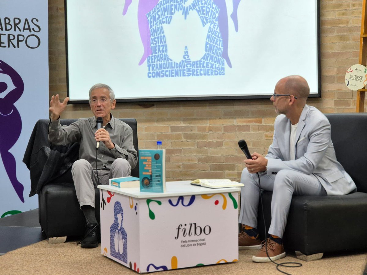 #COLOMBIA | En la <a href="/FILBogota/">FeriadelLibroBogotá</a> presentamos hoy "Una mirada a la Comisión de la Verdad en Colombia". 

Disponible en planetadelibros.com.co/libro-una-mira…

👏👏 @HelenaSuecia <a href="/SwedeninCOL/">Sweden in Colombia</a> <a href="/NandoTravesi/">Fernando Travesí</a> <a href="/FranciscoDeRoux/">Francisco De Roux</a> <a href="/PlanetaLibrosCo/">Planeta de Libros Colombia 🇨🇴</a> <a href="/MariaMcmoreno/">Maria Camila Moreno</a> <a href="/HumanityUnited/">Humanity United</a>