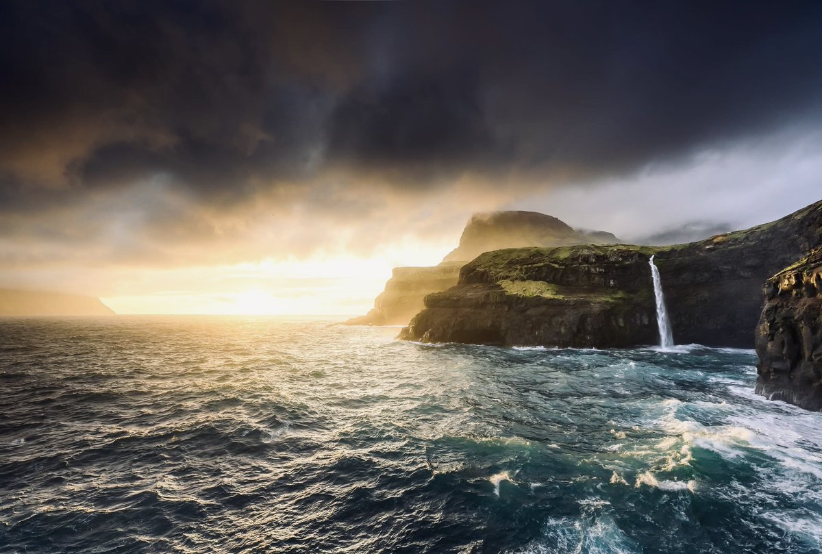 nigeldanson's tweet image. Fairly epic sunset