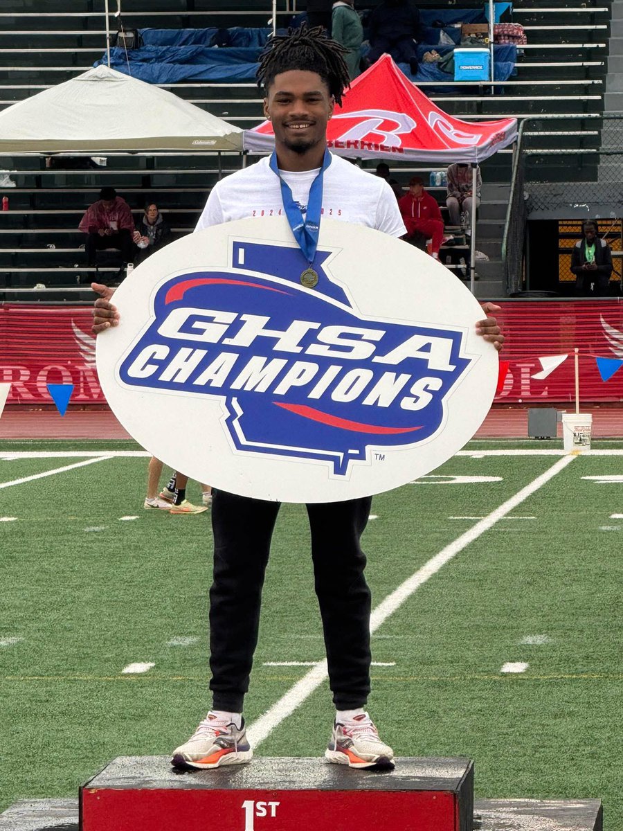 Our Back 2 Back 300m Hurdles Champion, TayShawn Reeves. Congratulations TayShawn and Job well done!! #B2B #Romeishis #faMily