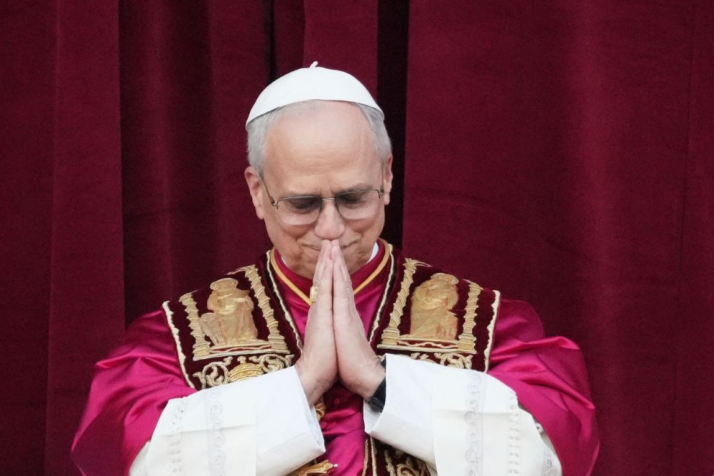 Vatican yatangaje ko Papa Leo XIV uherutse gutorerwa kuba Umushumba wa Kiliziya Gatolika ku Isi, azatangira inshingano ze ku wa 18/05/2025 ari nabwo azimikwa mu muhango uzabera ku mbuga ya Bazilika ya Mutagatifu Petero.
#SalusAmakuru