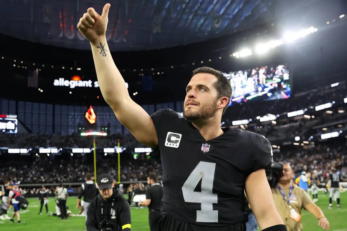Con la selección 36 global del draft del 2014, 11 temporadas en la NFL, 9 con los Raiders y 2 con los Saints, 257 TDS y 77 victorias 

Derek Carr se despide de la NFL. 

#NFLDraft #NFL #nfl #nflespañol #NFLNews