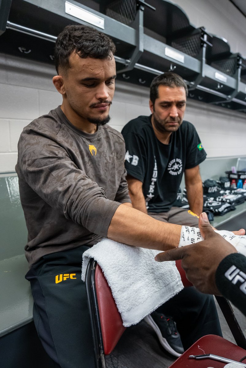 Kicking things off in Montréal! 🇨🇦

[ #UFC315 | Early Prelims LIVE on UFC Fight Pass ]