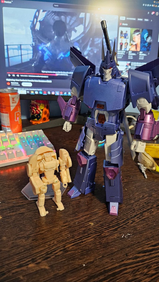 steelshadowohio's tweet photo. I made this guy a while ago!
Mainline scaled Mtmte IDW Tailgate.

Sometimes you gotta make your own $400 figure https://t.co/YDOpAtvzFa