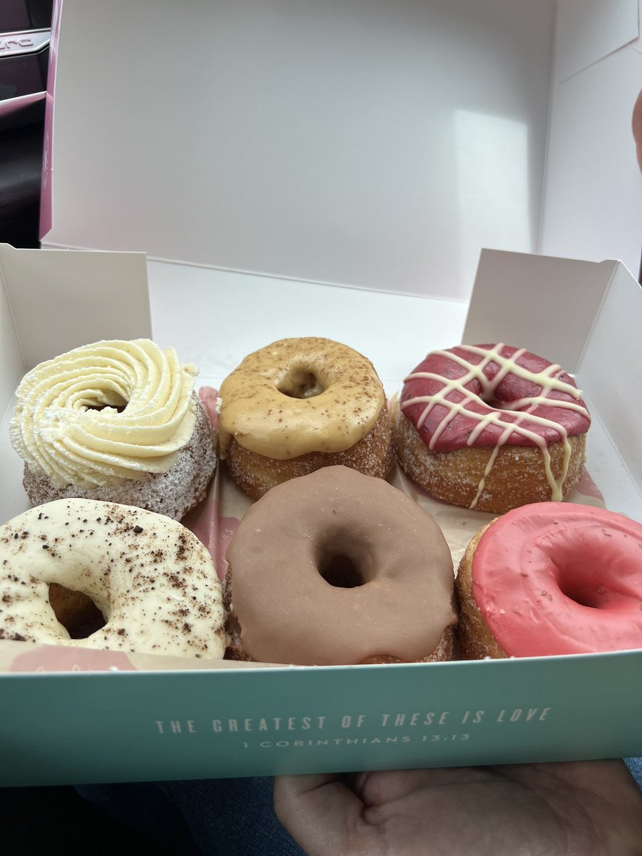 kimmibridges's tweet image. No words needed… 😋#fivedaughtersbakery #franklintn #donuts