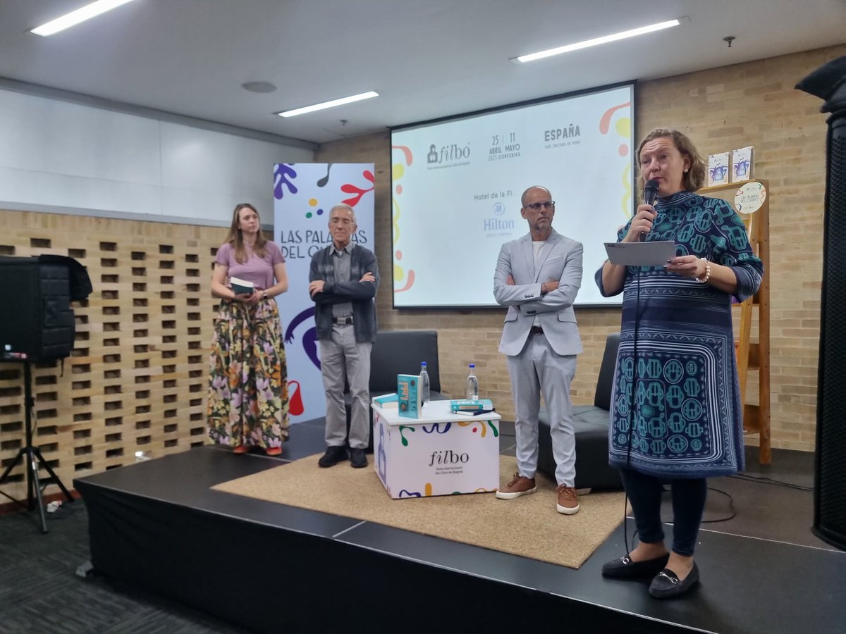 Acompañamos a <a href="/FranciscoDeRoux/">Francisco De Roux</a>, a <a href="/el_ICTJ/">El ICTJ</a> y a <a href="/HumanityUnited/">Humanity United</a> a la presentación de este nuevo 📚, Una mirada a la comisión de la verdad de Colombia, de <a href="/PlanetaLibrosCo/">Planeta de Libros Colombia 🇨🇴</a>, necesario para la memoria en Colombia. 

🇸🇪 seguirá siendo socio de 🇨🇴 en este camino hacia la paz.