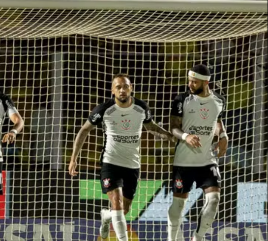 Memphis Depay perdeu penalti mas deu assistencia pro GOL.... É a 10ª assistencia dele em 2025 !