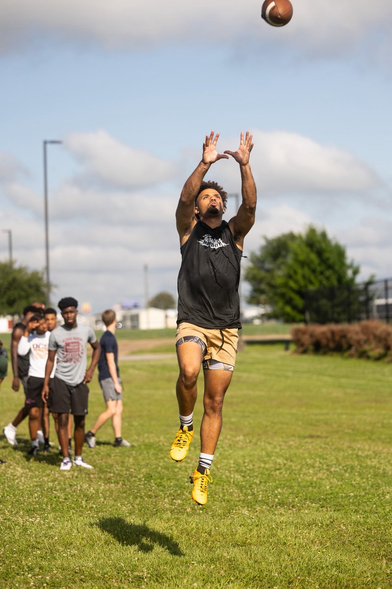 Don’t Stop Believing. Don’t Give Up. Great Things Take Time….
🔥🔥🔥🔥

#4thQuarterMentality
#WideReceiverSchool
#Development
#SnapDown
#Wideouts
#Yac
#Elite
#Louisiana