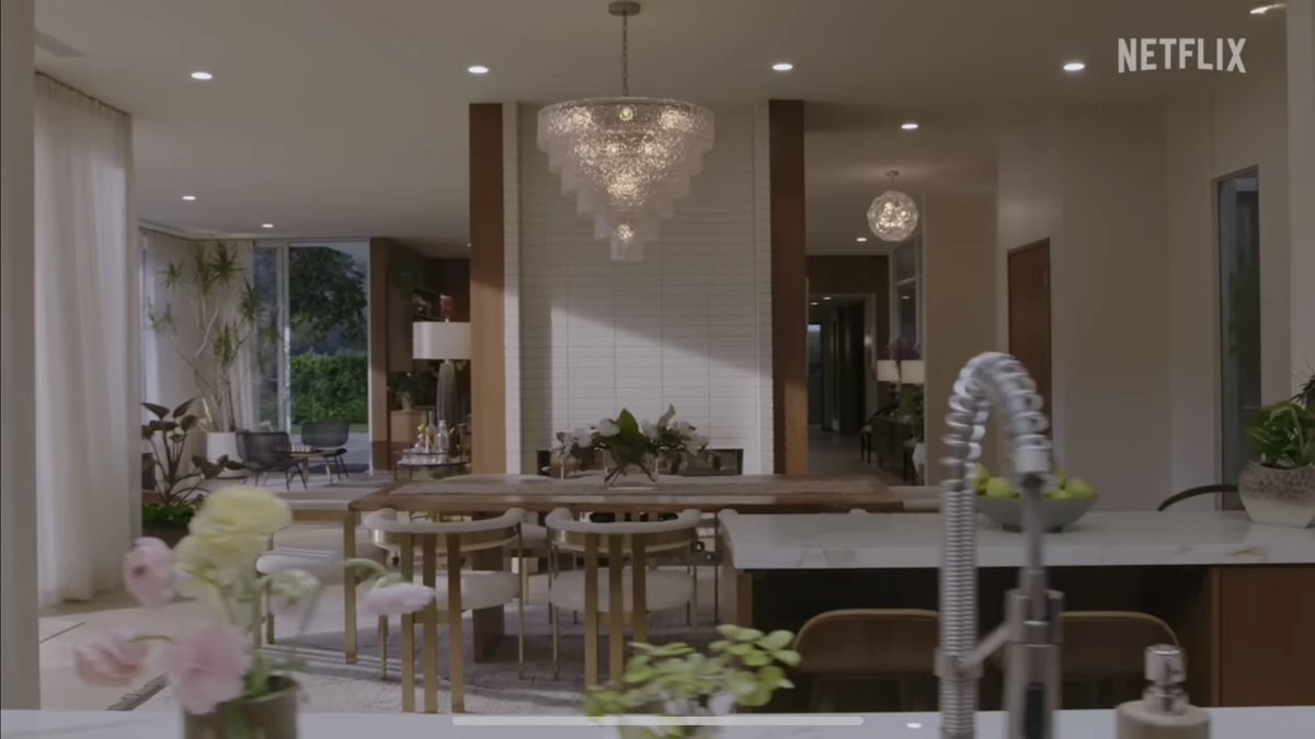 bonxvivre's tweet photo. “I don't often see Black bodies moving through sets that have such depth. And so a part of my aesthetic is to be able to shoot characters moving through space.

Which is a subtle way to say that WE belong in these spaces.” - Mara Brock Akil
#ForeverNetflix https://t.co/wmKwvTjWkG