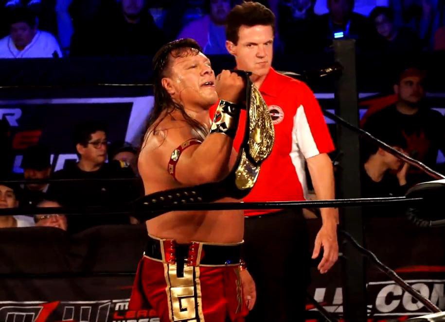 tampicoluchafan's tweet image. Alex Hammerstone atacó al Último Guerrero luego de que retuvo su Campeonato Nacional Openweight de MLW.

#AztecaLucha