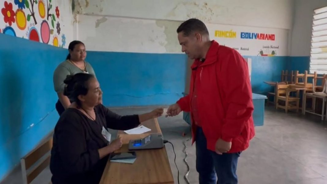 noticierovv's tweet image. #Elecciones 2025  | Candidato a la gobernación de Guayana Esequiba Neil Villamizar: Tenemos un sistema electoral amigable

Amplía la información aquí:noticiasvenevision.com/noticias/elecc…

#NoticiasVenevision #10May
