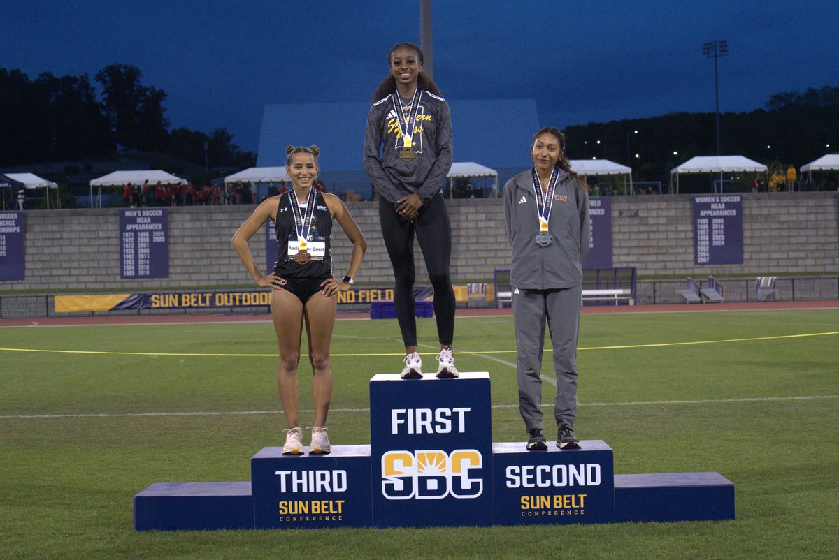 𝐒𝐔𝐍 𝐁𝐄𝐋𝐓 𝐂𝐇𝐀𝐌𝐏𝐈𝐎𝐍.

Jaellene Burgess | 800 Meters

Congrats, Jaellene!

#SMTTT