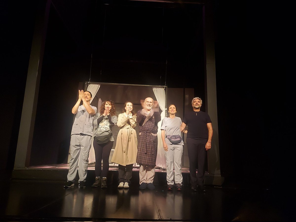 Adreski del apo (@adreski1) on Twitter photo <a href="/marcelamar07/">marcela mar</a> <a href="/fteatronacional/">Teatro Nacional</a> Que bella, entrañable, impactante y conmovedora obra.
Felicitaciones. Que orgullo ver estos excelentes actores. <a href="/marcelamar07/">marcela mar</a> <a href="/fteatronacional/">Teatro Nacional</a> Que bella, entrañable, impactante y conmovedora obra.
Felicitaciones. Que orgullo ver estos excelentes actores.