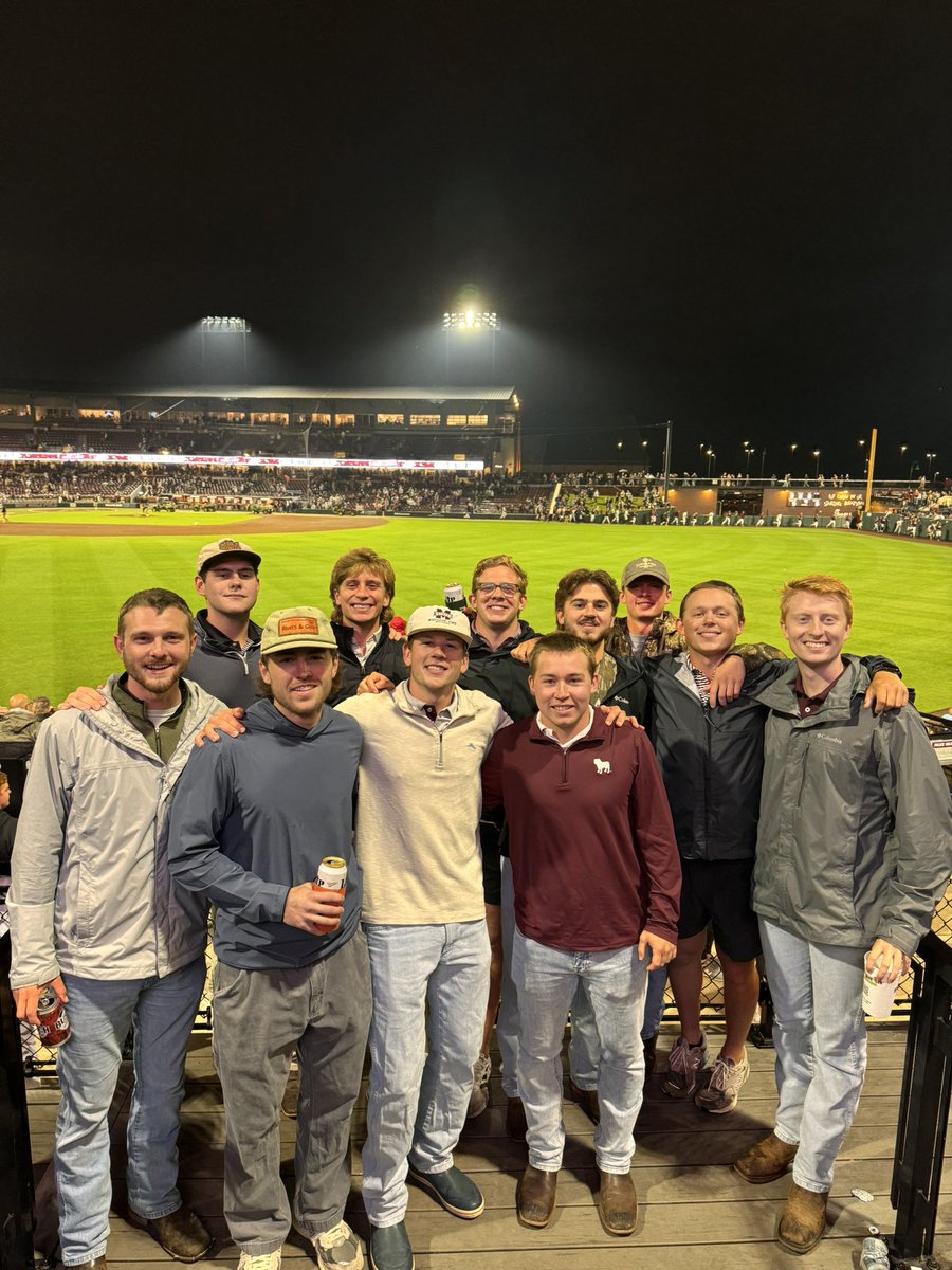 jacobtuten's tweet image. Last game as a student. Love this school