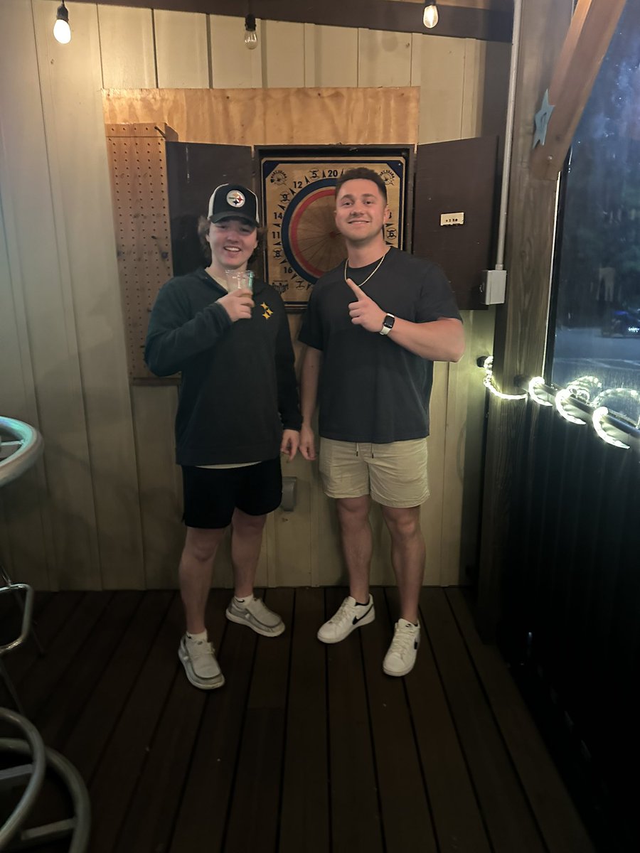 BradySnyder17's tweet photo. Darts champions #Neveradoubt https://t.co/7WXKcRVPQS