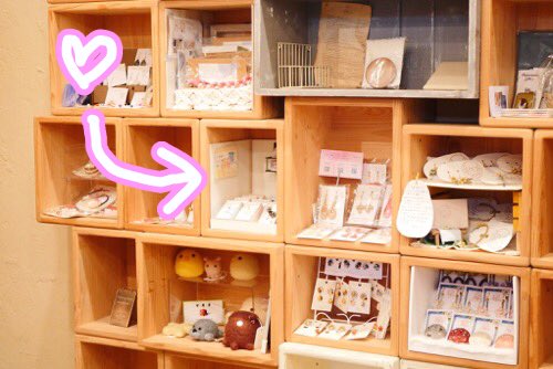 hanasaku25253's tweet photo. LUPOPOカフェ様(@Lupopo_cafe)にて、小さなちょうちょのピアス・イヤリングを販売中です.:*ʚïɞ*:.

耳元で、フワフワと飛んでるイメージで組み立てました😊

お店にお越しの際は、是非お手に取ってご覧下さいませ(´▽`)ﾉ🍀*゜

 #LUPOPO作家 #東京 #小さなレース編み #推し色 https://t.co/qxD0I9o7yz