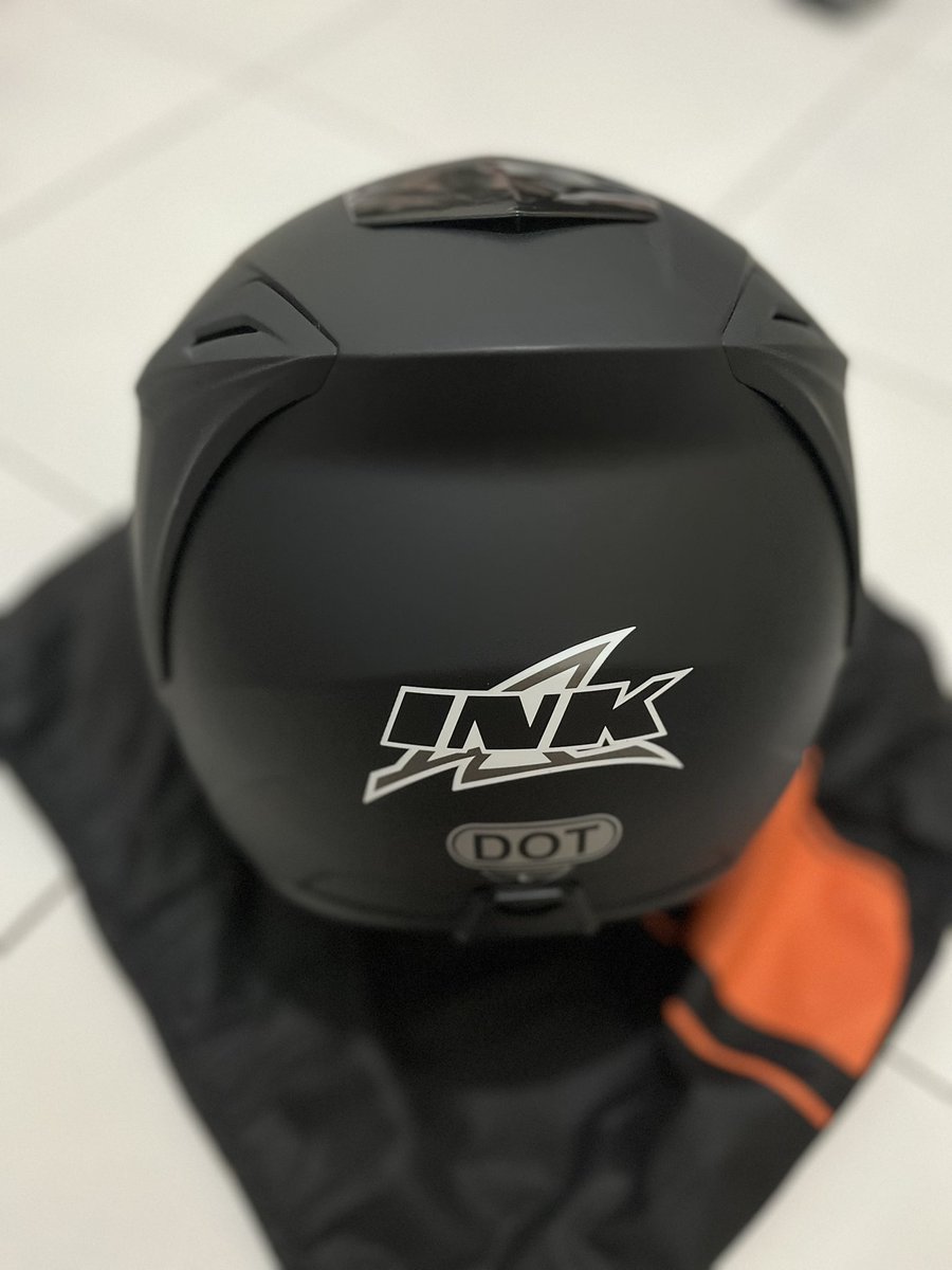 elephass's tweet photo. haloo guys numpang jualan ya.. helm ink dinamic solid black doff size L, belum dipake sama sekali karena salah ukuran. harga beli 570k, aku jual 450k aja bonus busa pipi size XL cadangan. dom kby lama dan bekasi ya guys kl mau tanya2 bole dm makasiih💓💓 https://t.co/oMy2k1nRCL