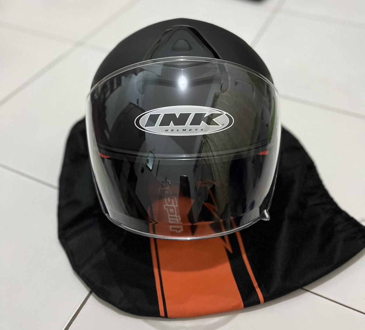 elephass's tweet photo. haloo guys numpang jualan ya.. helm ink dinamic solid black doff size L, belum dipake sama sekali karena salah ukuran. harga beli 570k, aku jual 450k aja bonus busa pipi size XL cadangan. dom kby lama dan bekasi ya guys kl mau tanya2 bole dm makasiih💓💓 https://t.co/oMy2k1nRCL