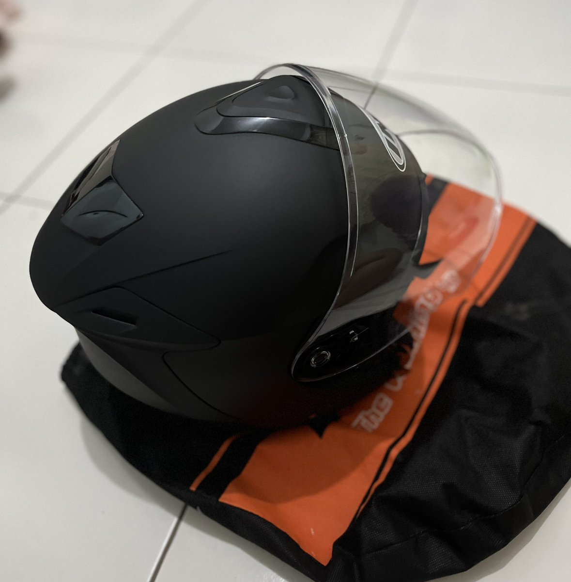 elephass's tweet photo. haloo guys numpang jualan ya.. helm ink dinamic solid black doff size L, belum dipake sama sekali karena salah ukuran. harga beli 570k, aku jual 450k aja bonus busa pipi size XL cadangan. dom kby lama dan bekasi ya guys kl mau tanya2 bole dm makasiih💓💓 https://t.co/oMy2k1nRCL