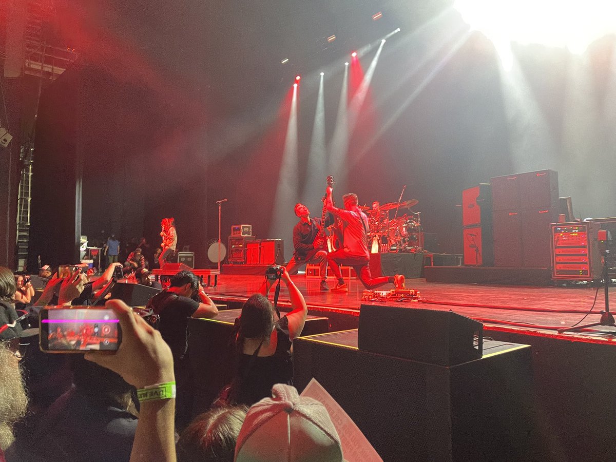 shizyhizy's tweet image. @pnut @NickHexum #ThreeEleven
Thanks for the amazing show guys! Appreciate You Brothers!