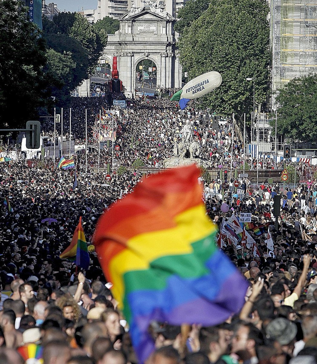 cinemadavid's tweet image. Si según los fachas toda España estaba en la mani de hoy, según estas fotos del Orgullo , ¿podemos afirmar que toda España es LGTBIQ+? #pregunto